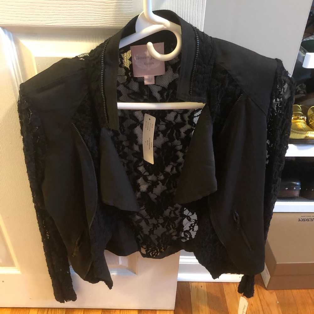 Black sm. Shear in some place jacket/short blazer.